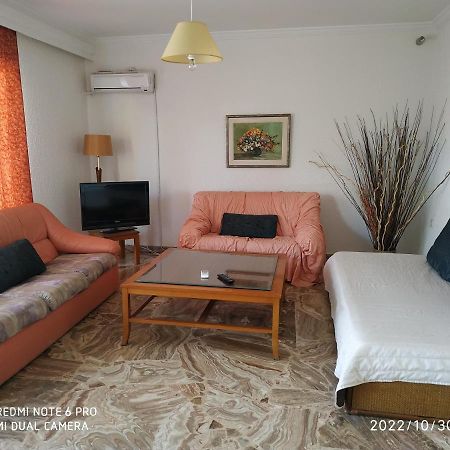 Avra Apartamento Loútsa Exterior foto