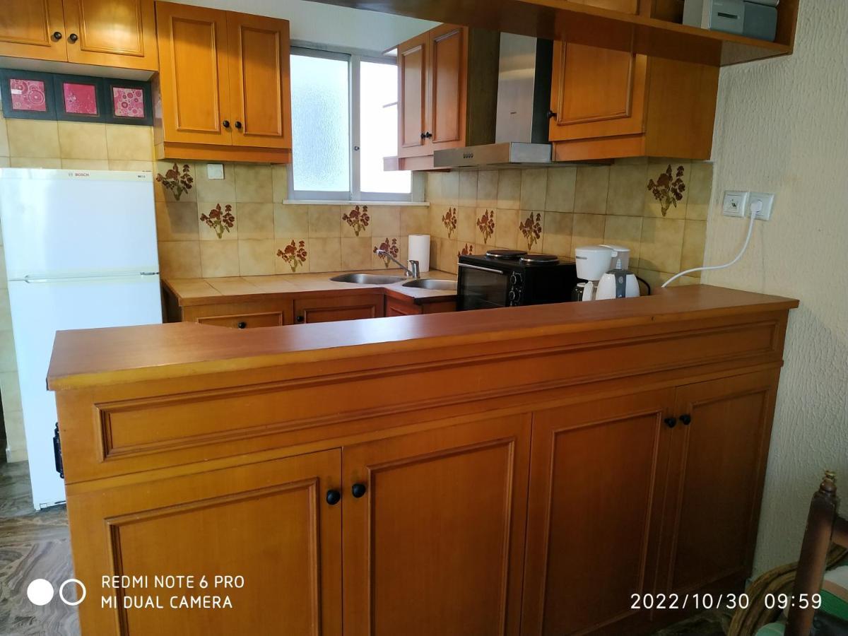 Avra Apartamento Loútsa Exterior foto