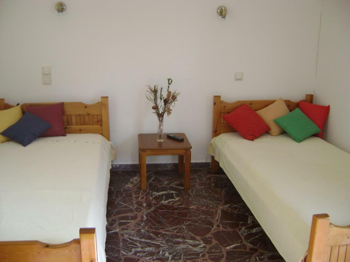 Avra Apartamento Loútsa Exterior foto