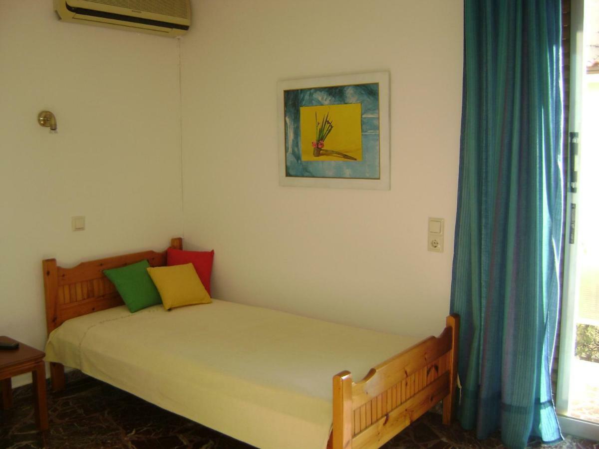 Avra Apartamento Loútsa Exterior foto