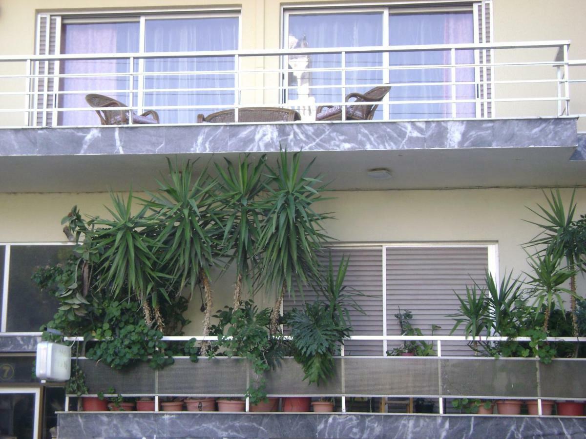 Avra Apartamento Loútsa Exterior foto