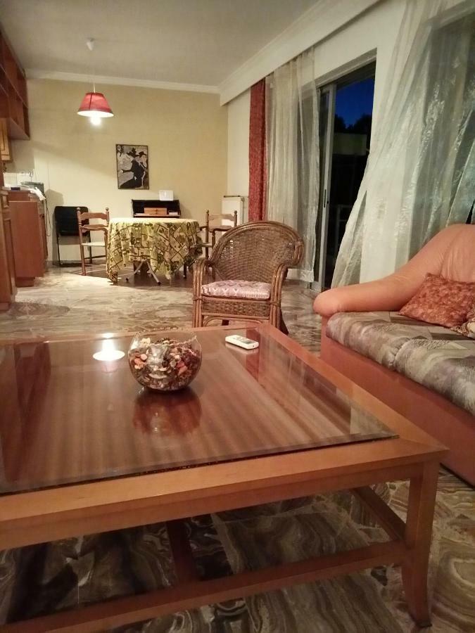Avra Apartamento Loútsa Exterior foto