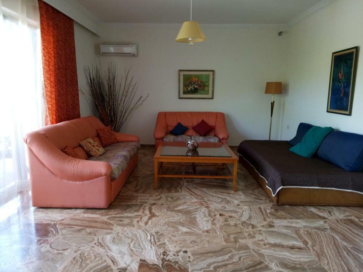 Avra Apartamento Loútsa Exterior foto
