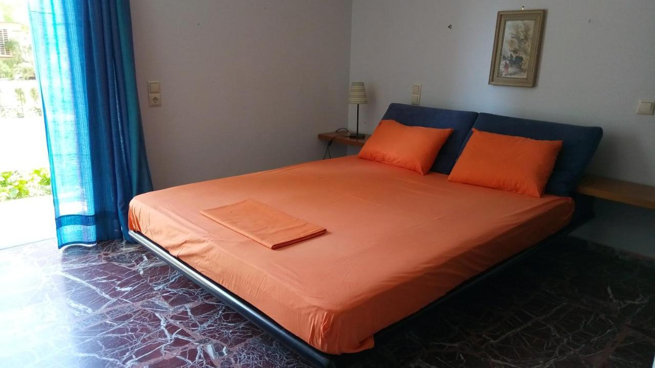 Avra Apartamento Loútsa Exterior foto